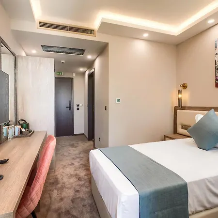 Aurora Otel 3*