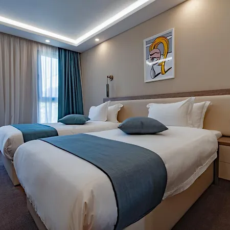 Aurora 3*